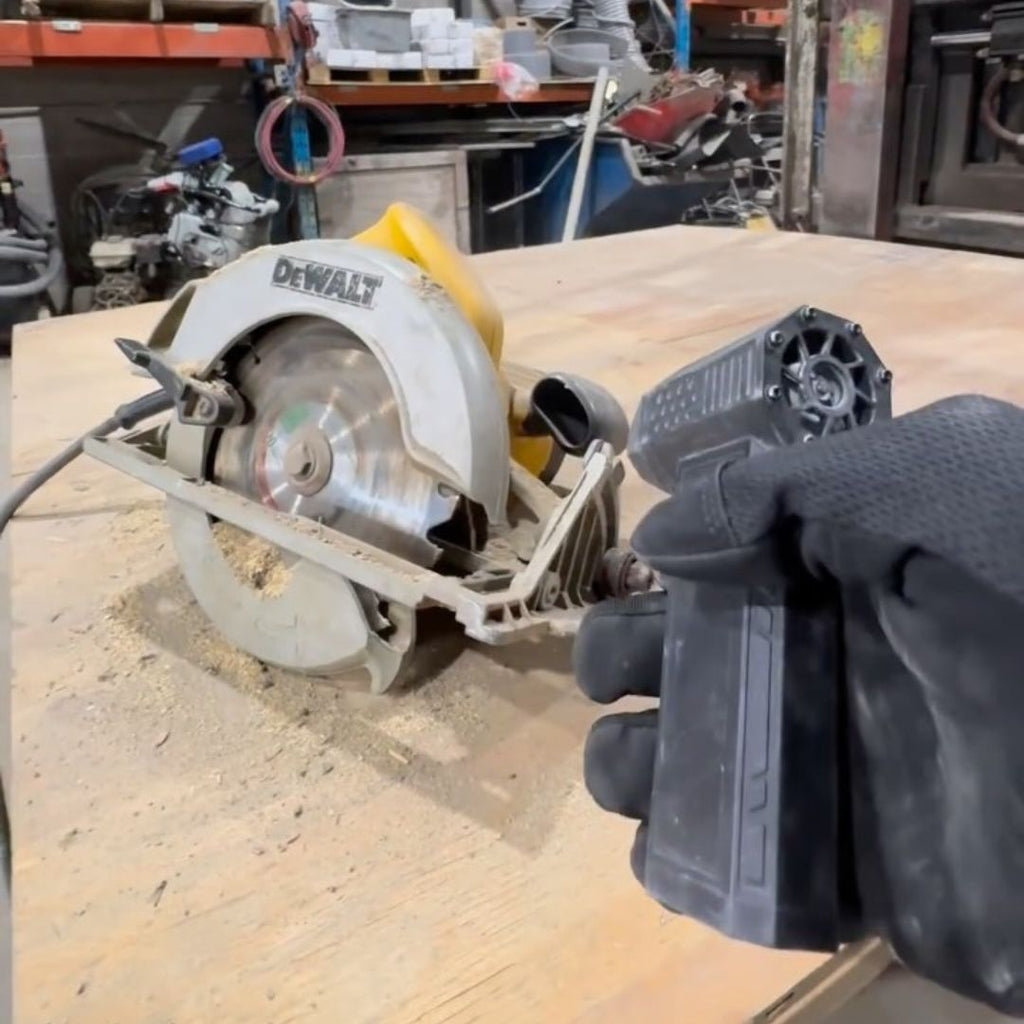 The Airblaster 2.0:Pocket Size Air Blower